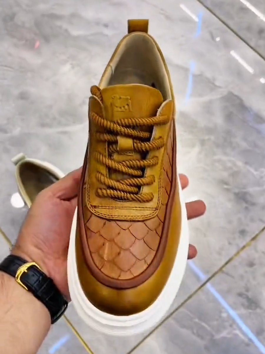 Men's leather scale embroidered casual shoes
