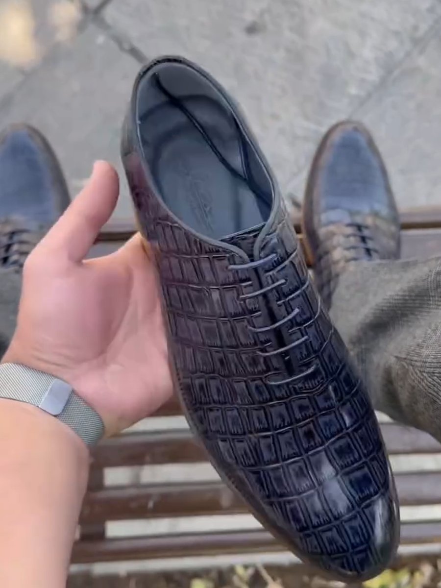 Men's crocodile leather shoes