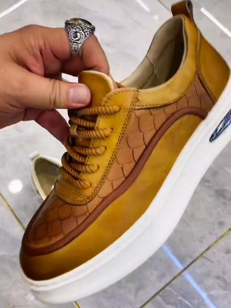 Men's leather scale embroidered casual shoes