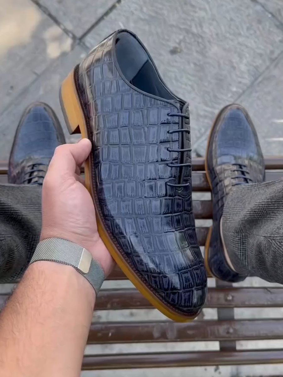 Men's crocodile leather shoes