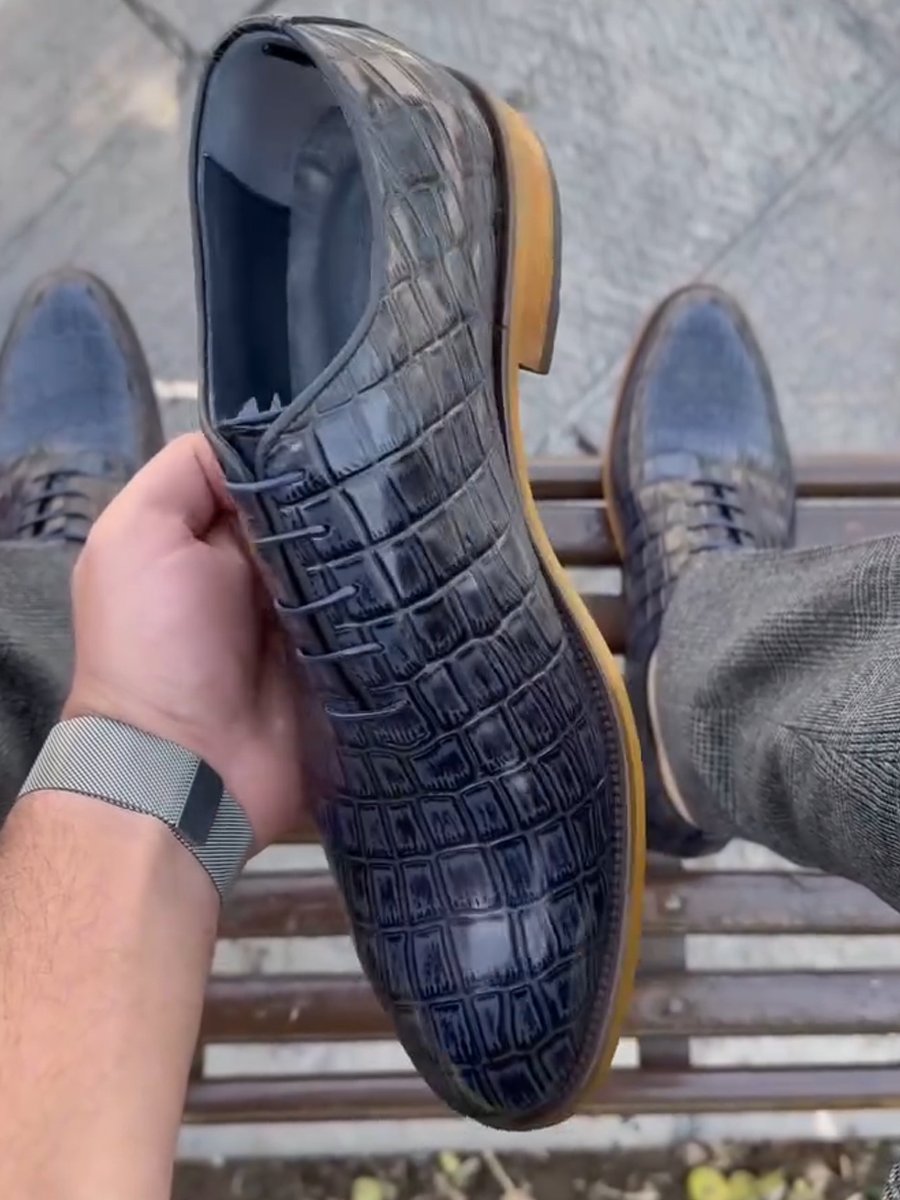 Men's crocodile leather shoes