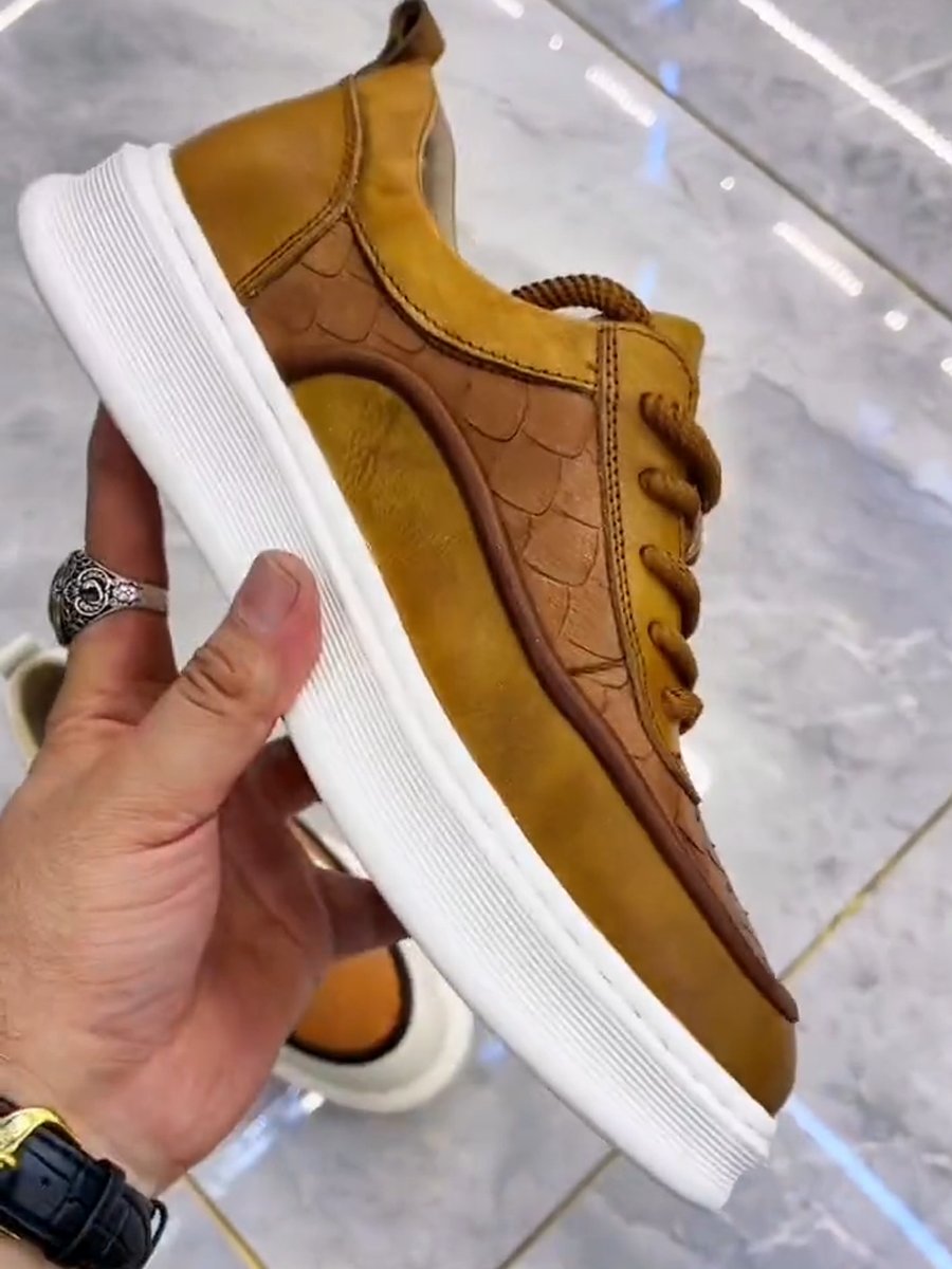 Men's leather scale embroidered casual shoes
