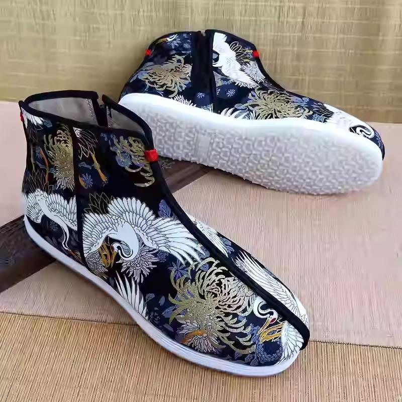 Warm, soft and fashionable printed canvas shoes